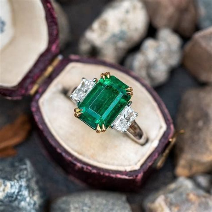 Are emerald rings unlucky?
