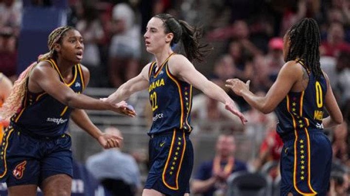 Basketball Hall of Fame inductee who was the first player to dunk in a WNBA game: 2 wds.