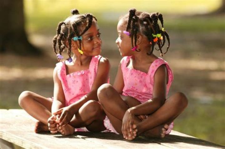 Do twins have the same freckles?