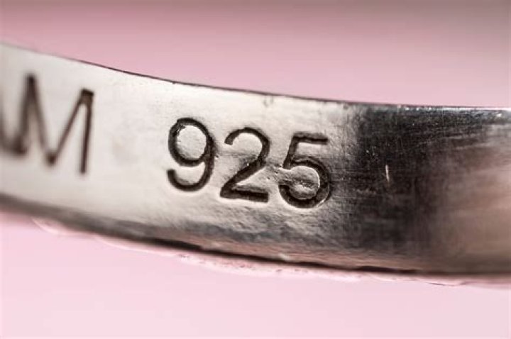 Does 925 sterling silver turn black?