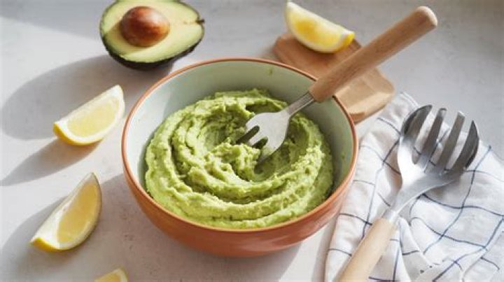 How do you keep mashed avocado fresh?