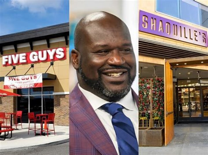 How many Papa John's restaurants does Shaquille O'Neal own?
