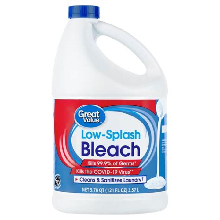 Is bleach good for cleaning bathrooms?