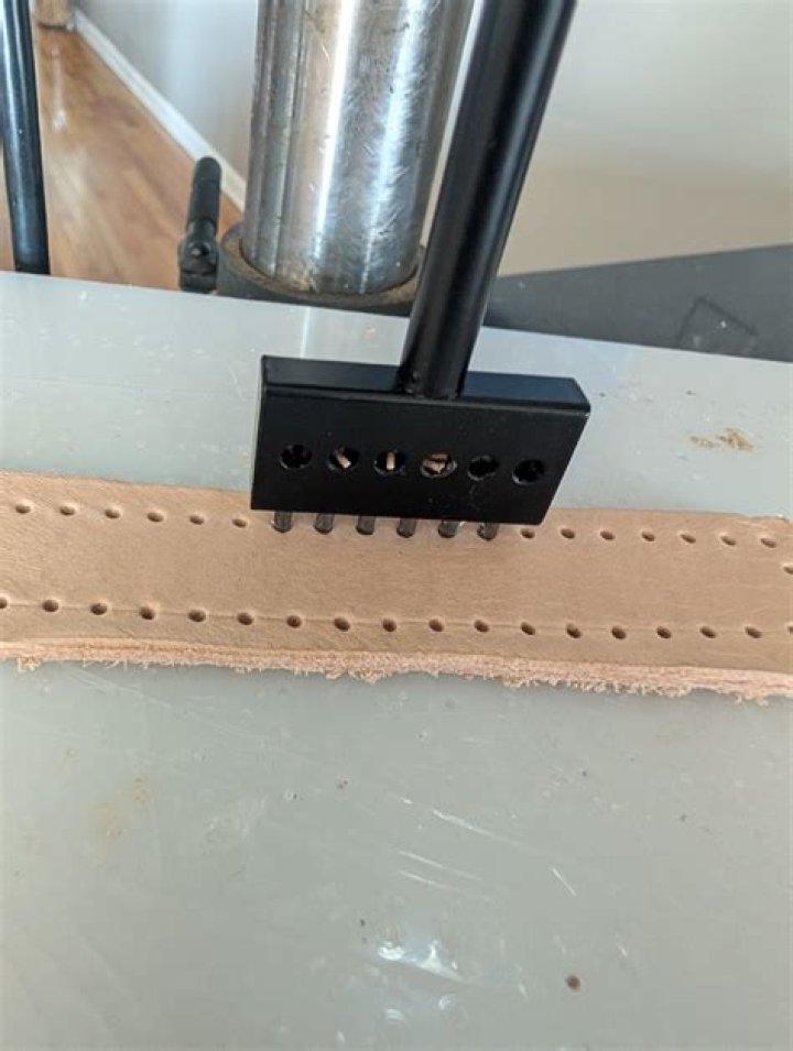 Leatherworker's hole puncher