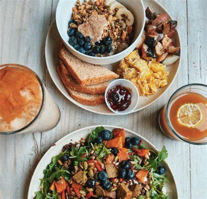 Restaurant chain serving breakfast all day for short
