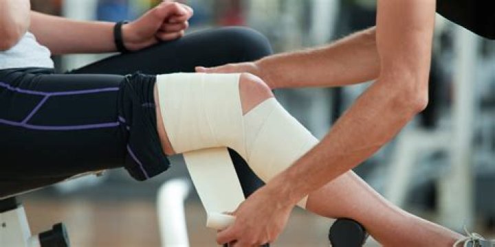 Should I wrap my knee if it hurts?
