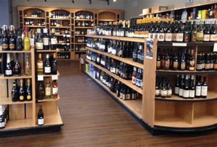 Things shown to liquor store clerks: Abbr.
