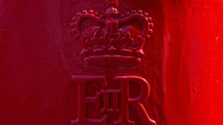 What does ER mean in royalty?