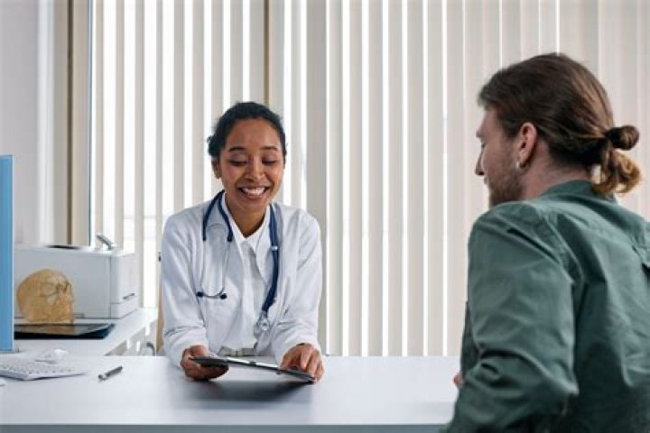Which doctors work the least hours?