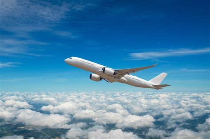 Which ocean do planes not fly over?