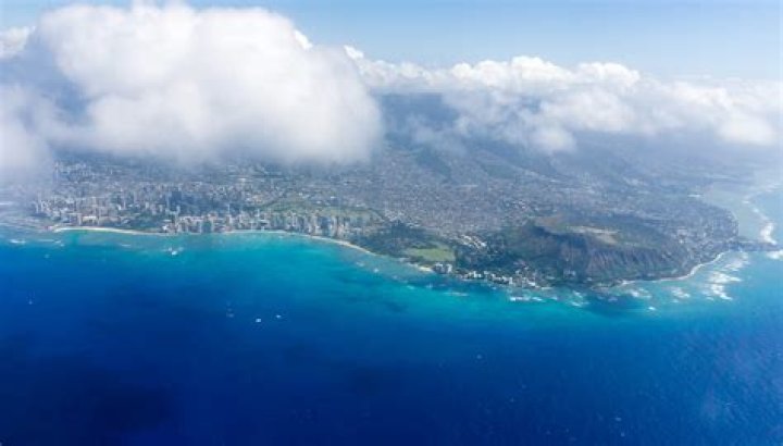 Why does Waikiki Beach have walls?
